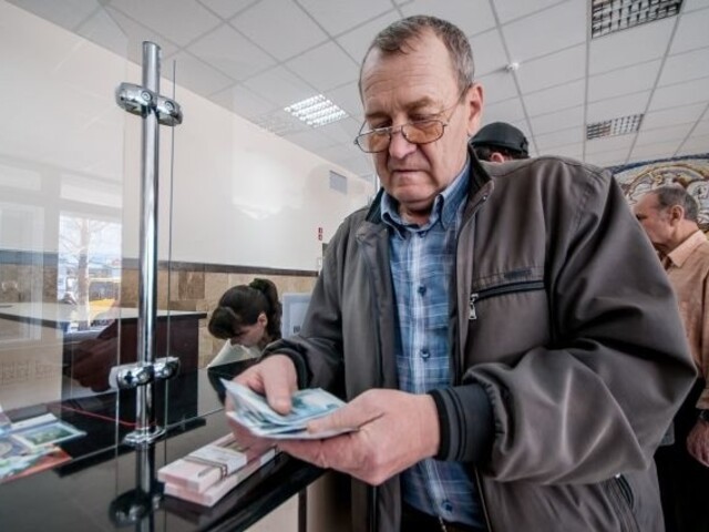 Pod hranicou chudoby je približne pol milióna seniorov. Mesačne majú menej ako 424 eur